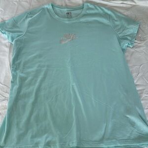 NWT Nike fit dry tee shirt